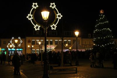 Foto des Albums: Der Wittstocker Marktplatz erstrahlt im Lichterglanz (01.12.2013)