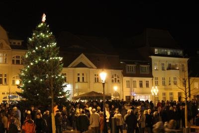 Foto des Albums: Der Wittstocker Marktplatz erstrahlt im Lichterglanz (01.12.2013)