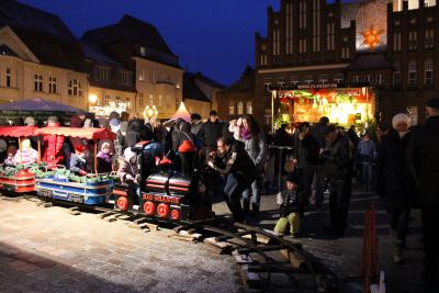 Foto des Albums: Wittstocker Weihnachtsmarkt und Abendspaziergang (07.12.2013)