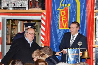 Foto des Albums: Übergabe Mannschaftstransportwagen für Jugend- und Kinderfeuerwehren der Samtgemeinde Grasleben