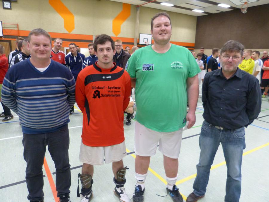 Bild: Die besten Torwarte Steven Schwensow (Salzderhelden) und Florian Strenger (Mackensen/Hunnesrück)