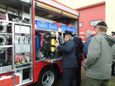 Foto des Albums: Übergabe Einsatzfahrzeug an die Feuerwehreinheit Drewen (11.01.2014)
