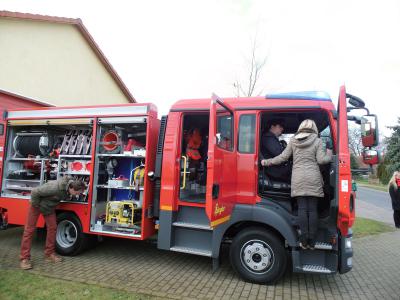 Foto des Albums: Übergabe Einsatzfahrzeug an die Feuerwehreinheit Drewen (11.01.2014)
