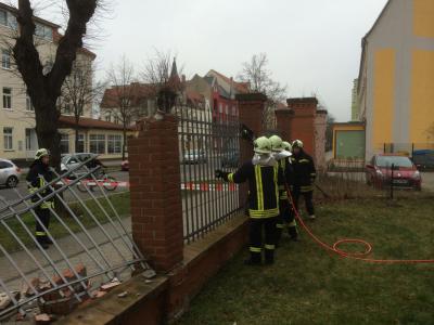 Foto des Albums: Einsatz 014/2014  -  umgestürzte Mauer