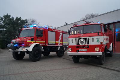 Foto des Albums: Geländefähiger Unimog mit Wasserwerfer - Falkenseer Feuerwehr freut sich über neues Fahrzeug