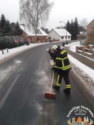 Aufbringen von Bindemittel 