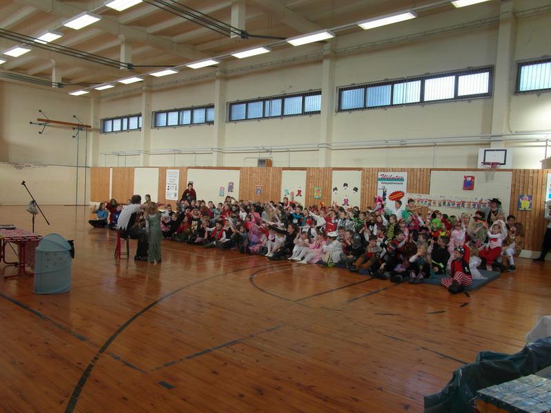 Bild: Die Turnhalle ist das Piratenschiff