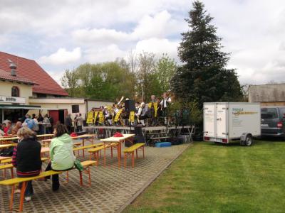 Foto des Albums: Maibaumaufstellen (01. 05. 2013)