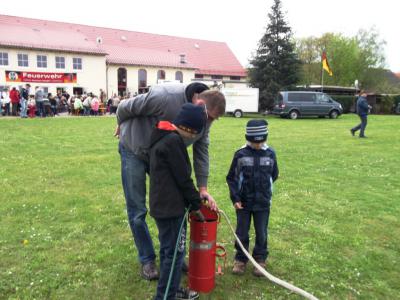 Foto des Albums: Maibaumaufstellen (01. 05. 2013)