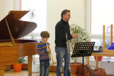 Foto des Albums: Neugierige Kinder als Konzertgäste