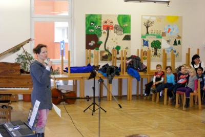 Foto des Albums: Neugierige Kinder als Konzertgäste