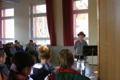Foto des Albums: Neugierige Kinder als Konzertgäste