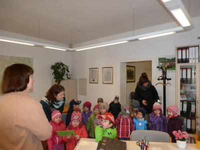 Kita-Kinder laden zum Spaziergang ein  (Bild vergr&ouml;&szlig;ern)