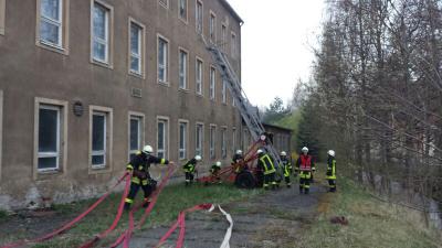 Foto des Albums: Ausbildung „Gruppe im Löscheinsatz“ (03. 04. 2014)