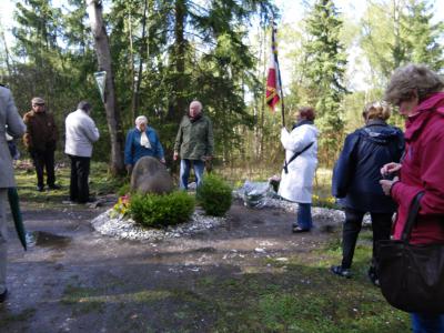 Foto des Albums: Eine französische Delegation und Schülergruppe besuchten am 14.04.2014 die Gedenkstätte „Juliushütte“ in Ellrich (14. 04. 2014)