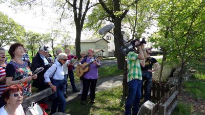 Foto des Albums: NEB-Wanderexpress brachte Gäste aus Berlin auf den Liederweg (26. 04. 2014)