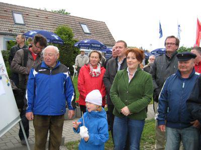Foto des Albums: Anrudern mit Übergabe eines neuen VW-Mannschaftstransporters durch die Sparkasse Elbe-Elster