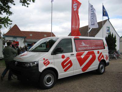 Foto des Albums: Anrudern mit Übergabe eines neuen VW-Mannschaftstransporters durch die Sparkasse Elbe-Elster
