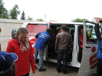 Foto des Albums: Anrudern mit Übergabe eines neuen VW-Mannschaftstransporters durch die Sparkasse Elbe-Elster