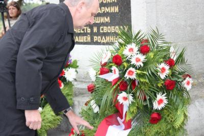 Foto des Albums: Tag der Übergabe der neu gestalteten russischen Kriegsgräberstätte (13.05.2014)