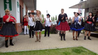 Foto des Albums: Eröffnungsfest des Reiseveranstalters "Lieder & Lilien" (17. 05. 2014)