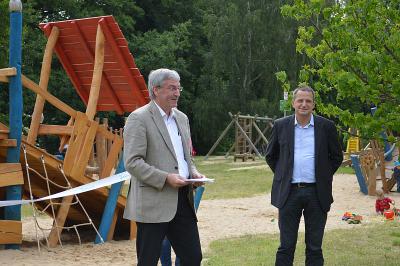 Foto des Albums: Bilder zur Spielplatzeinweihung vom 4. Juni 2014