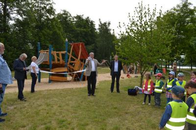 Foto des Albums: Bilder zur Spielplatzeinweihung vom 4. Juni 2014