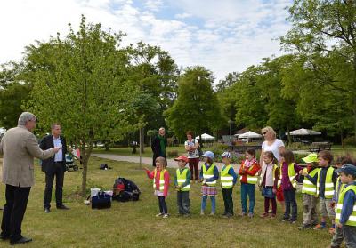 Foto des Albums: Bilder zur Spielplatzeinweihung vom 4. Juni 2014