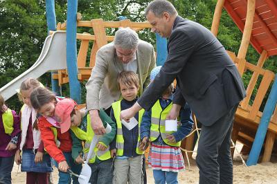 Foto des Albums: Bilder zur Spielplatzeinweihung vom 4. Juni 2014