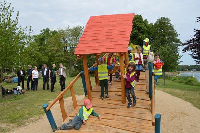 Foto des Albums: Bilder zur Spielplatzeinweihung vom 4. Juni 2014