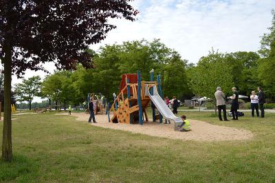 Foto des Albums: Bilder zur Spielplatzeinweihung vom 4. Juni 2014