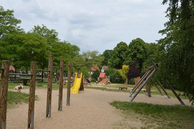 Foto des Albums: Bilder zur Spielplatzeinweihung vom 4. Juni 2014