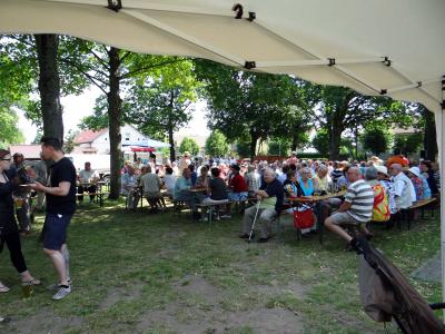 Foto des Albums: Pfingstkonzert auf dem Anger in Zinndorf (09. 06. 2014)