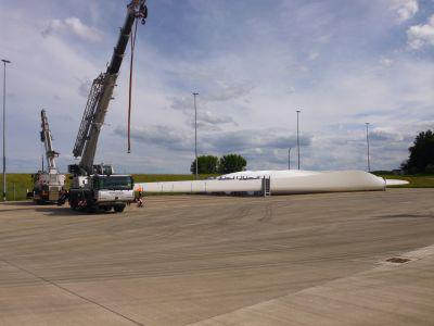 Foto des Albums: Verladung von Windflügel im Hafen Mühlberg