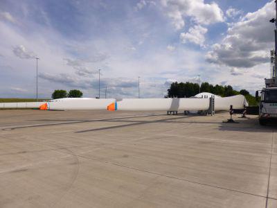 Foto des Albums: Verladung von Windflügel im Hafen Mühlberg