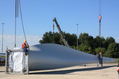 Foto des Albums: Verladung von Windflügel im Hafen Mühlberg