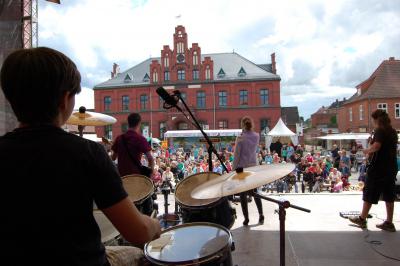 Foto des Albums: Rock-Pop-Ensembles gestalten Lindenfest mit