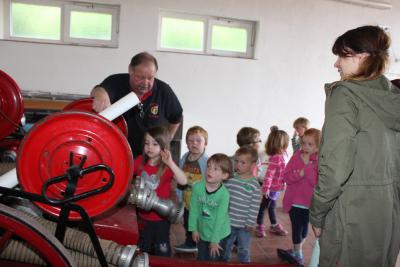 Foto des Albums: Praktischer Teil der Brandschutzerziehung in der Kita "Regenbogen" (03. 07. 2014)