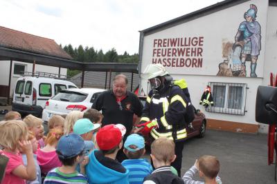 Foto des Albums: Praktischer Teil der Brandschutzerziehung in der Kita "Regenbogen" (03. 07. 2014)