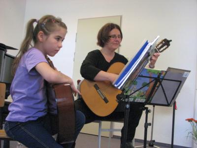 Foto des Albums: Elternvorspiel der Gitarrenklasse von Heike Backhaus