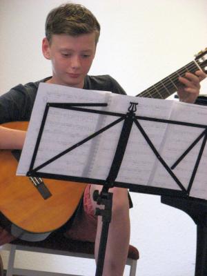 Foto des Albums: Elternvorspiel der Gitarrenklasse von Heike Backhaus