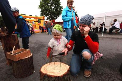 Kinder h&auml;mmern 