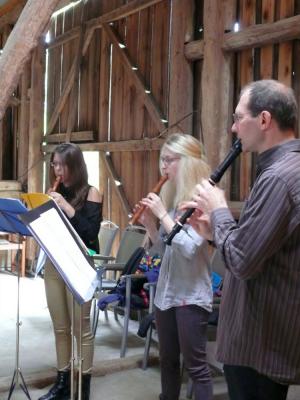 Foto des Albums: Schriftstellerlesung und Musik in Wutike