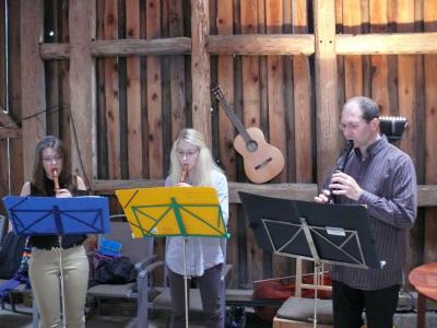 Foto des Albums: Schriftstellerlesung und Musik in Wutike