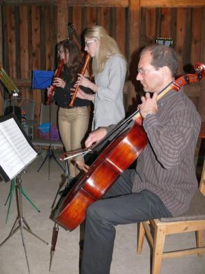Foto des Albums: Schriftstellerlesung und Musik in Wutike