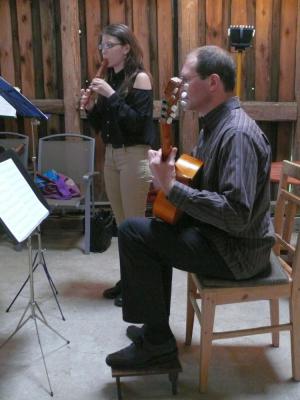 Foto des Albums: Schriftstellerlesung und Musik in Wutike