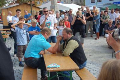 Foto des Albums: Herbstmarkt / Armdrücken 2009