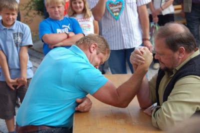 Foto des Albums: Herbstmarkt / Armdrücken 2009