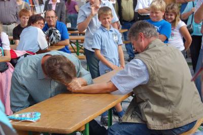 Foto des Albums: Herbstmarkt / Armdrücken 2009