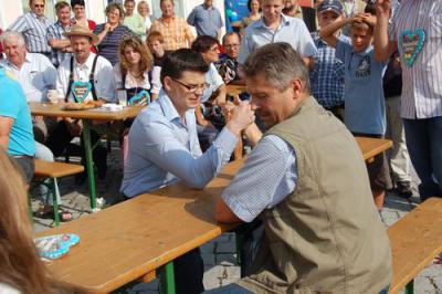 Foto des Albums: Herbstmarkt / Armdrücken 2009
